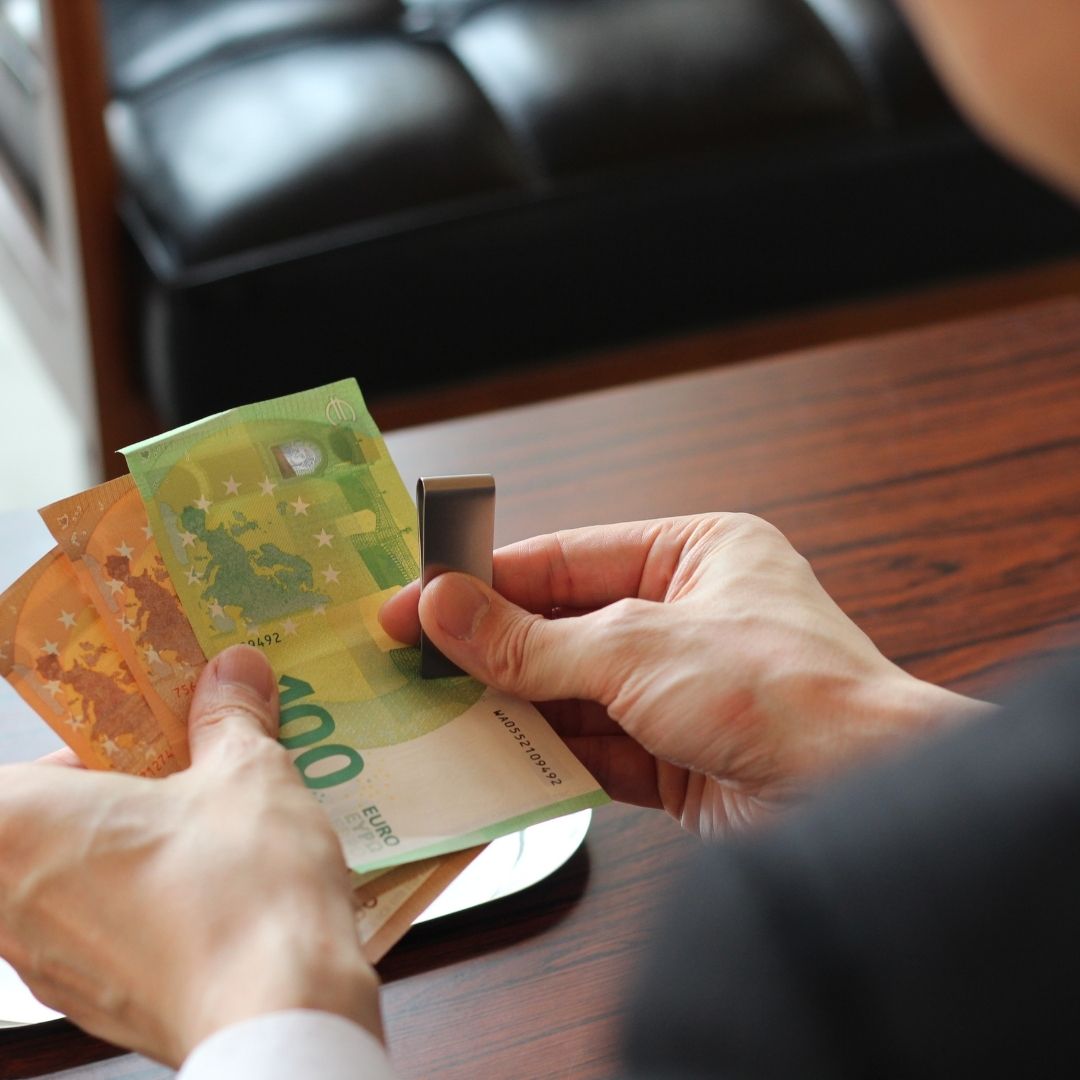 マネークリップマット加工 使用イメージ