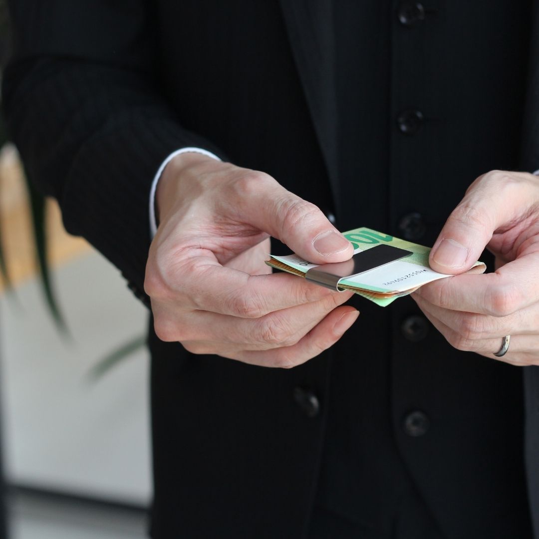 マネークリップマット加工 使用イメージ