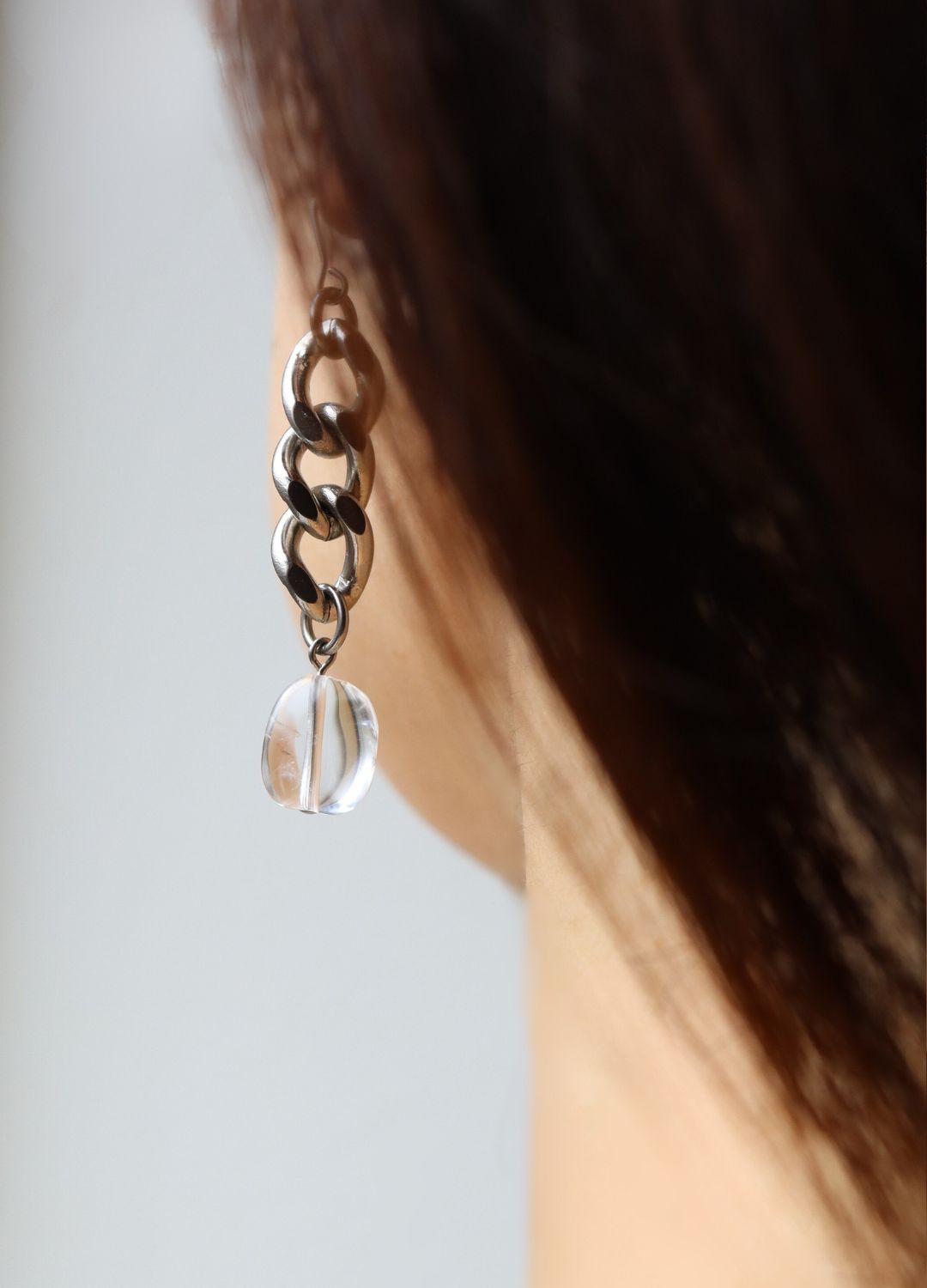 純チタン ピアス プリズムリンク01 フック 6mm PF318pair 着用イメージ 別スタイリング