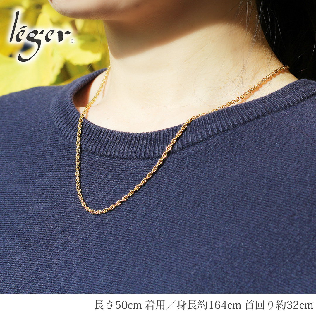 純チタン製スクリューチェーンネックレス SBタイプ IPゴールド加工 モデル着用イメージ（50cm）
