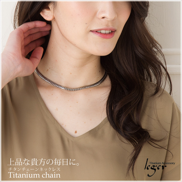 ヘリンボーンネックレスモデル着用